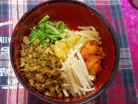 大葉そぼろでビビンバ風丼